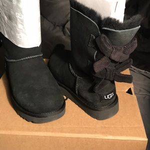 Uggs all black Bailey bows